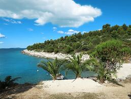 Sea-view Apartments With Pool, Terrace, and Outdoor Lounge in Scenic Č