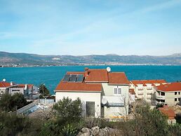 Sea-view Apartments With Pool, Terrace, and Outdoor Lounge in Scenic Č
