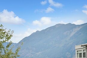 Stylish Urban Retreat  2BR Condo