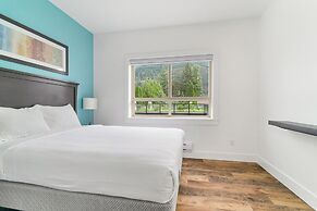 Stylish Urban Retreat  2BR Condo