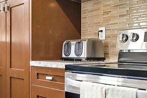 Stylish Urban Retreat  2BR Condo