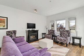 Stylish Urban Retreat  2BR Condo