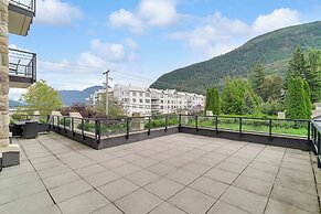 Stylish Urban Retreat  2BR Condo