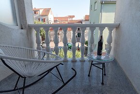 Kastel Gomilica Cozy and Stylish Apartments Near the Sea