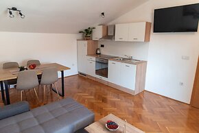 Kastel Gomilica Cozy and Stylish Apartments Near the Sea