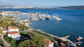 Kastel Gomilica Cozy and Stylish Apartments Near the Sea