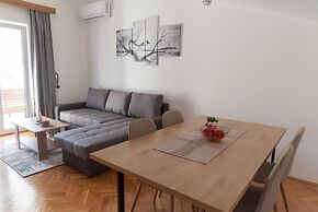 Kastel Gomilica Cozy and Stylish Apartments Near the Sea