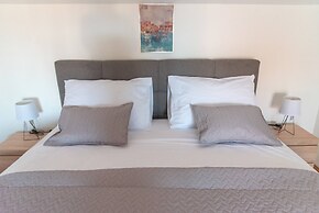 Kastel Gomilica Cozy and Stylish Apartments Near the Sea