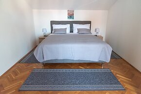 Kastel Gomilica Cozy and Stylish Apartments Near the Sea