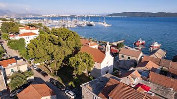 Kastel Gomilica Cozy and Stylish Apartments Near the Sea