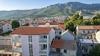 Kastel Gomilica Cozy and Stylish Apartments Near the Sea