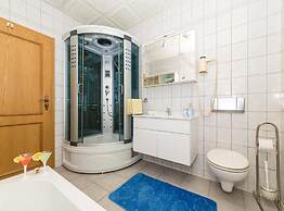 Spacious Holiday Home With Pool and Hot Tub in Kastel Stari