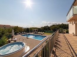Spacious Holiday Home With Pool and Hot Tub in Kastel Stari