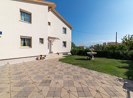 Spacious Holiday Home With Pool and Hot Tub in Kastel Stari