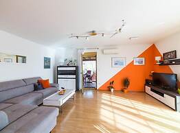 Spacious Holiday Home With Pool and Hot Tub in Kastel Stari