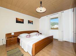 Spacious Holiday Home With Pool and Hot Tub in Kastel Stari