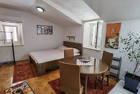 Cozy Studio Apartments With Terrace Near Kaštela Promenade