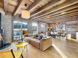 Chalet With Garden and Mountain View