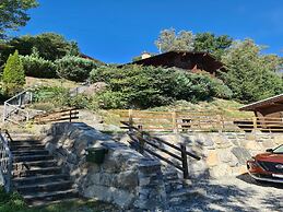 Chalet With Garden and Mountain View
