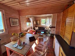 Chalet With Garden and Mountain View