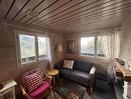 Chalet With Garden and Mountain View