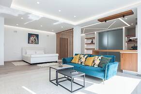 Stylish Modern Suite at Piraeus Port