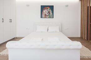 Stylish Modern Suite at Piraeus Port