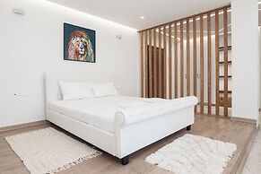 Stylish Modern Suite at Piraeus Port