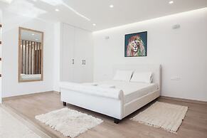Stylish Modern Suite at Piraeus Port