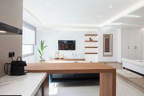 Stylish Modern Suite at Piraeus Port