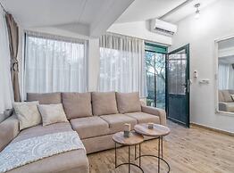 Hidden Gem Holiday Home With Pool in Kastel Stafilic