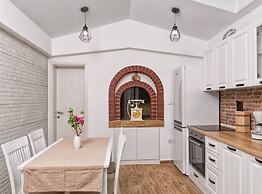 Hidden Gem Holiday Home With Pool in Kastel Stafilic