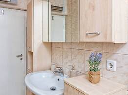 Hidden Gem Holiday Home With Pool in Kastel Stafilic