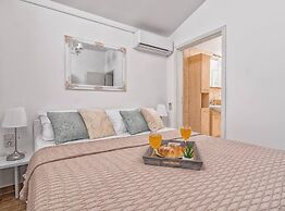 Hidden Gem Holiday Home With Pool in Kastel Stafilic