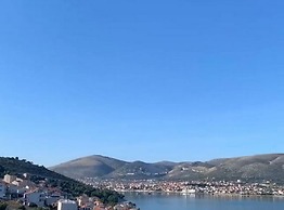 Mastrinka Bright Apartment With Free Parking and Modern Amenities