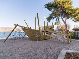 Mastrinka Bright Apartment With Free Parking and Modern Amenities