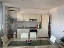 Mastrinka Bright Apartment With Free Parking and Modern Amenities