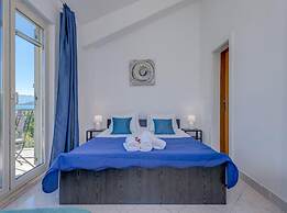 Seaside Getaway Holiday Home With Patio Slatine