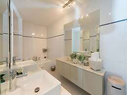 Exquisite Villa With Parking Space