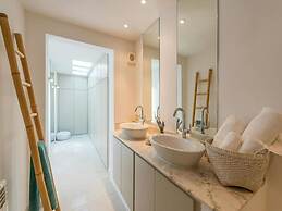 Exquisite Villa With Parking Space