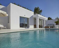 Exquisite Villa With Parking Space