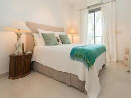 Exquisite Villa With Parking Space