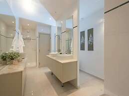 Exquisite Villa With Parking Space