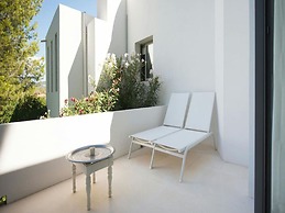 Exquisite Villa With Parking Space