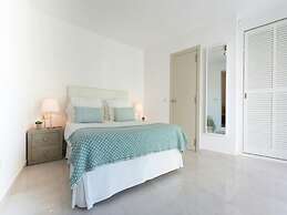 Exquisite Villa With Parking Space