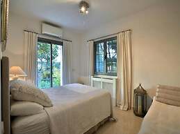 Exquisite Villa With Parking Space