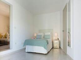 Exquisite Villa With Parking Space