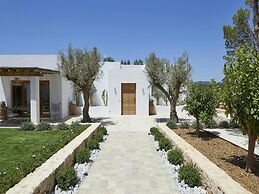 Exquisite Villa With Parking Space