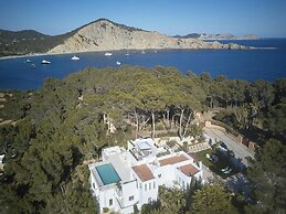 Exquisite Villa With Parking Space