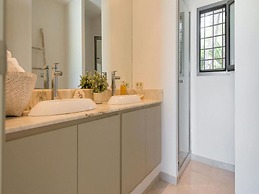 Exquisite Villa With Parking Space